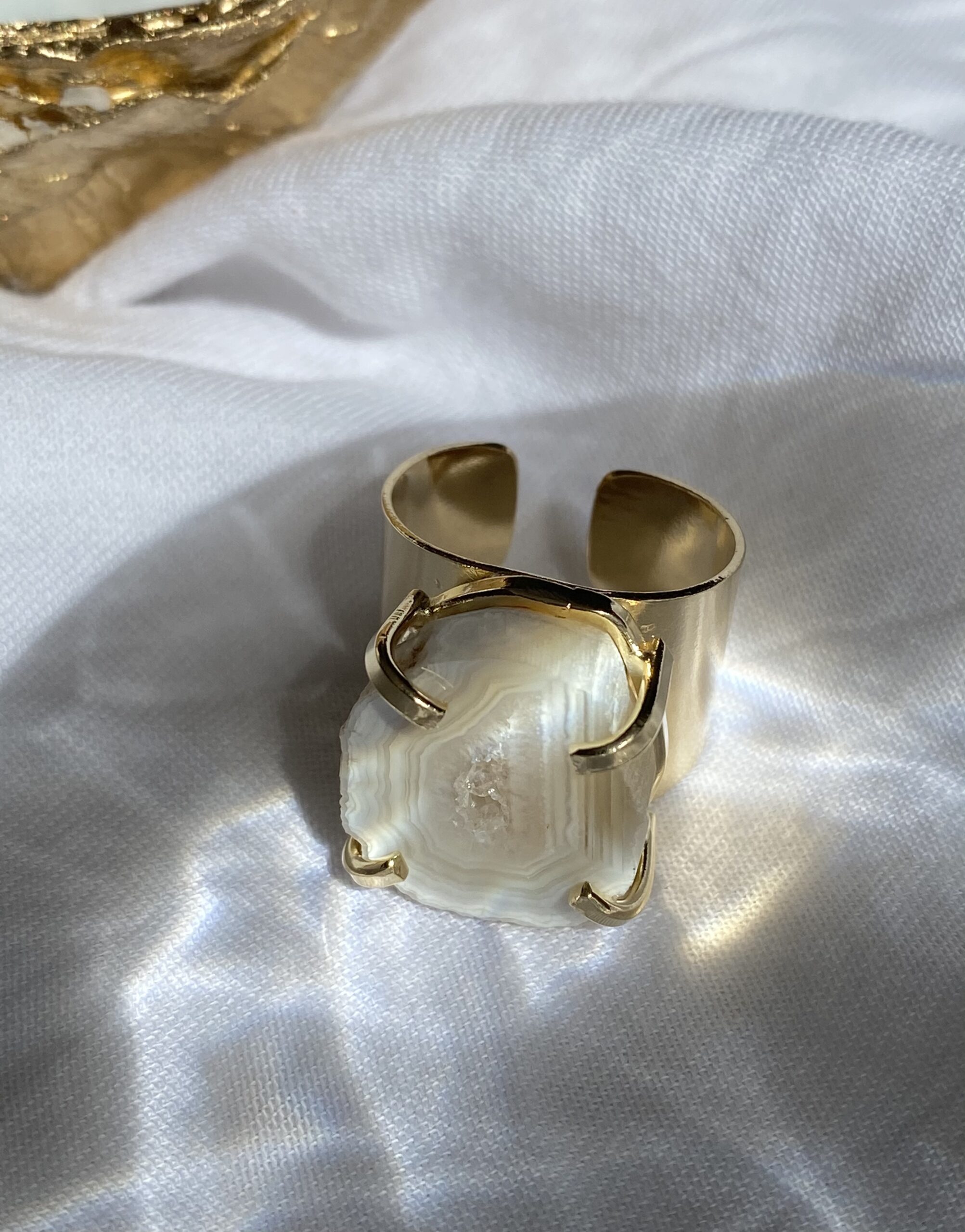 GOI Cream Geode Ring